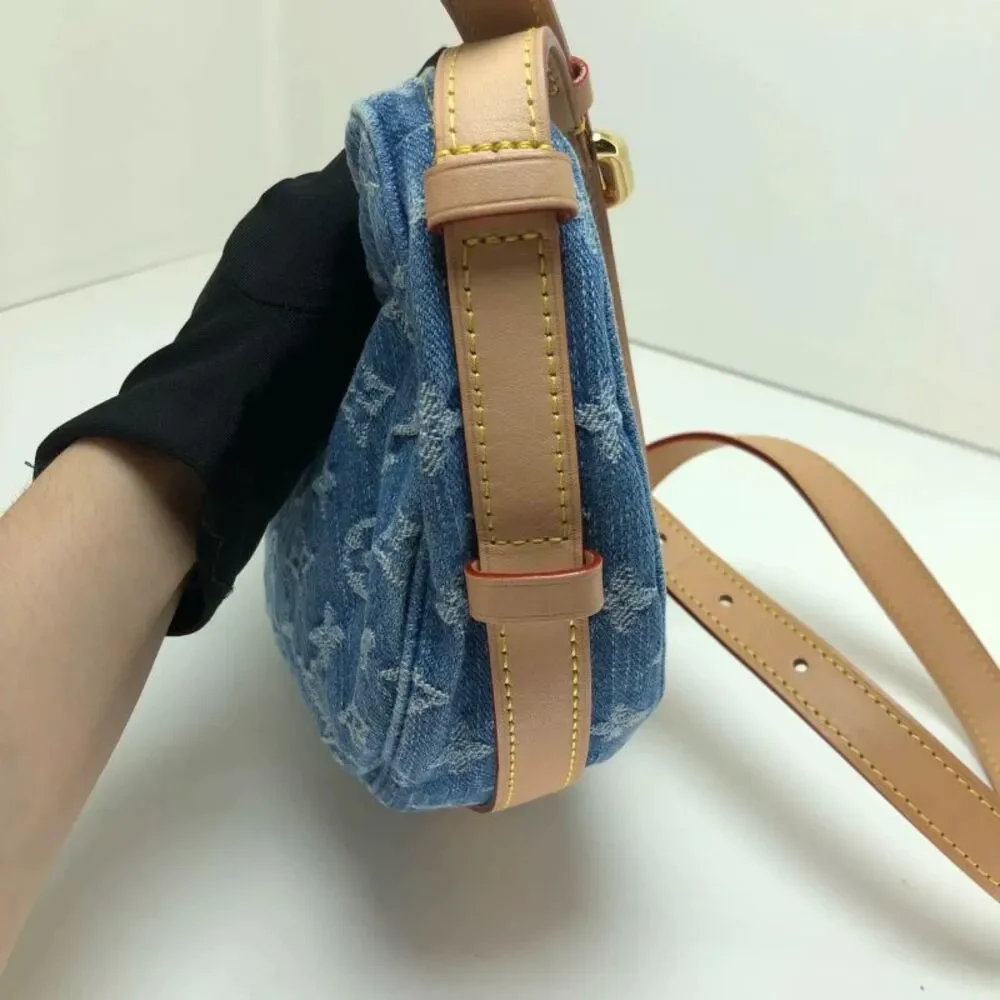 Louis Vuitton Women Pre-Loved Bag Very Good Condition